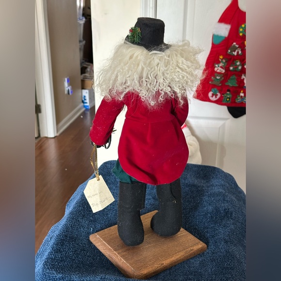 Tall Santa - called The Hunt. Santa carries the horn for the hunt. - Picture 3 of 9